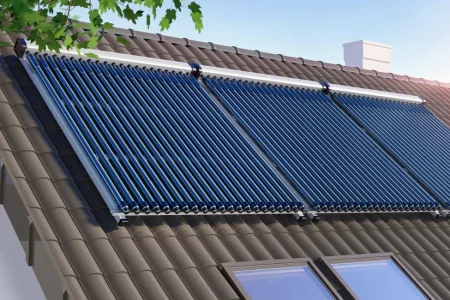 Solarbetriebener Warmwasserbereiter auf dem Dach-5000x2811-1156x650